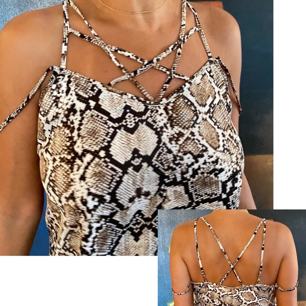 🎉HP🎉 LES LIS BLANC SNAKESKIN TOP